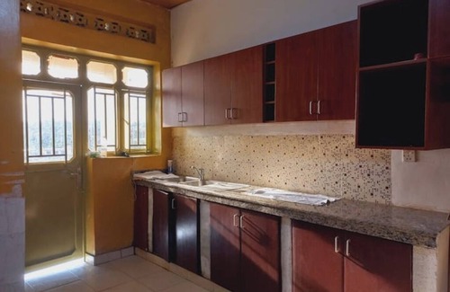 Kinazi Casa | Cheerful suburban Home