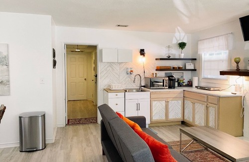 Brunswick Casa | Cheerful, three bedrooms, centrally-located place near hospital, St Simons