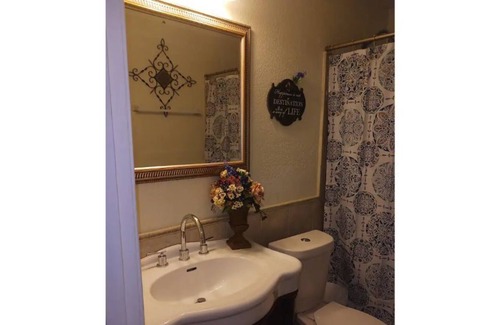 West Pensacola Casa | Cheerful three bedroom home in Pensacola Fla