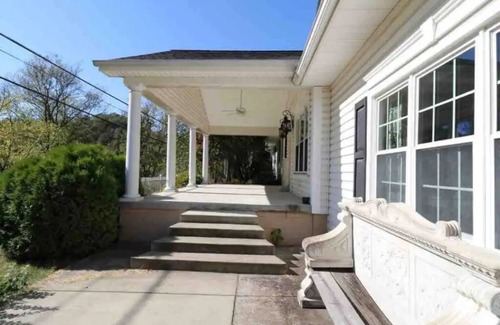 East Point Casa | Cheerful Three Bedroom Residential Home