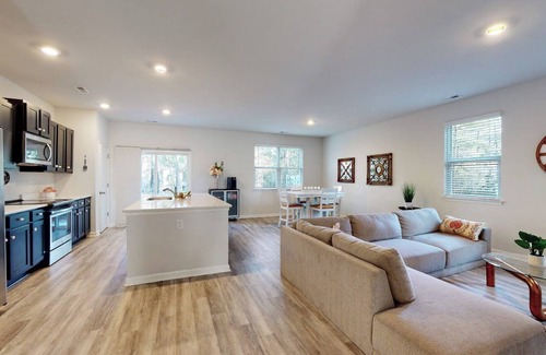 Kings Grant Casa | Cheerful, Trendy and Spacious Townhouse
