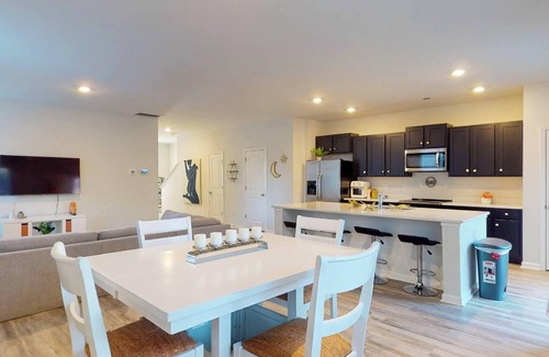 Kings Grant Casa | Cheerful, Trendy and Spacious Townhouse