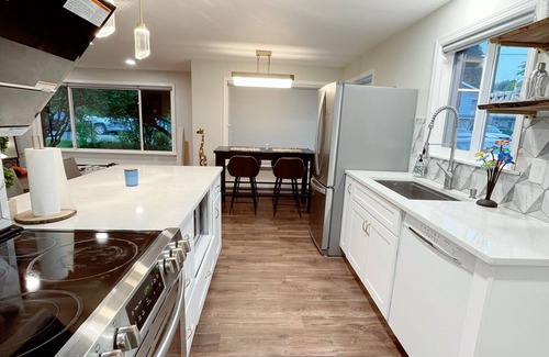 Haller Lake Casa | Cheerful two bedroom house with a beautiful backyard