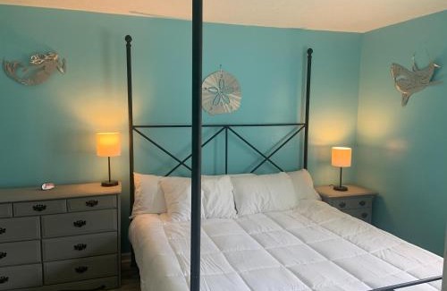 Garden City Casa | Cheerful two bedroom house 1.5 miles from beach.