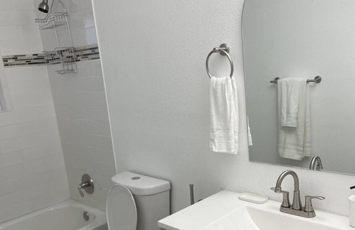 Northeast Park Hill Casa | Cheerful updated 3bed room house
