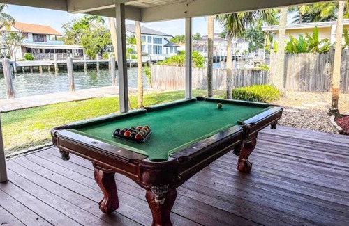Lauderdale Harbours Casa | Cheerful waterfront 2 bedroom house with pool