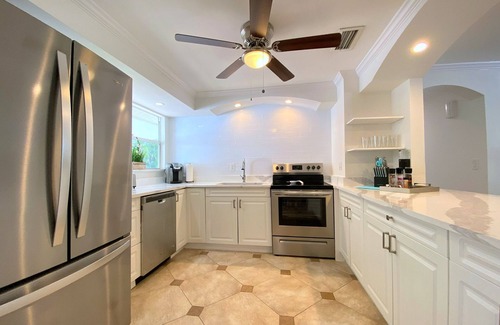 Naples Villa | Cheerfull Villa.. Best Location in Naples!!! All you need in one home.