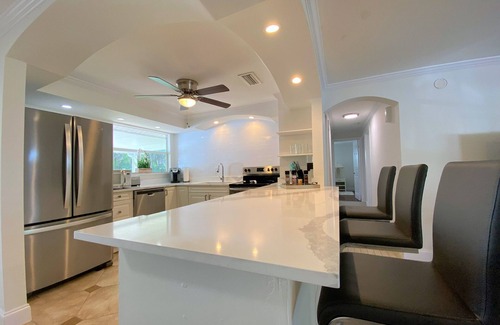 Naples Villa | Cheerfull Villa.. Best Location in Naples!!! All you need in one home.