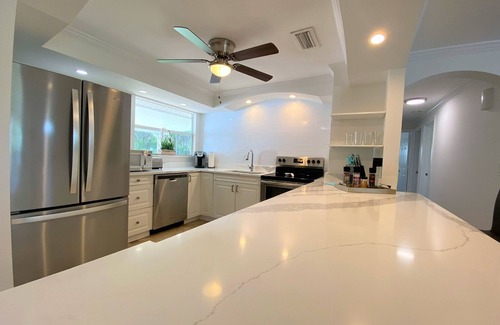 Naples Villa | Cheerfull Villa.. Best Location in Naples!!! All you need in one home.