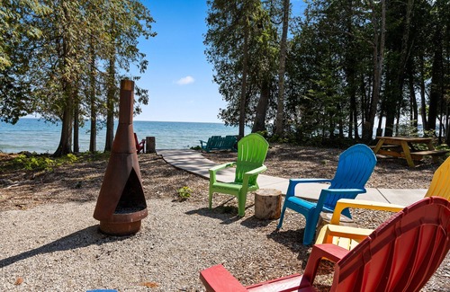 Sturgeon Bay Cabaña | Cheery accessible lakefront cottage-quiet side of Lake Michigan in Door County