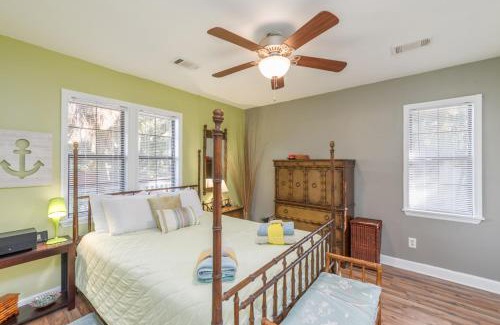 Saint Helena Island Casa | Cheery home with fire-pit, screened-in porch - pets allowed