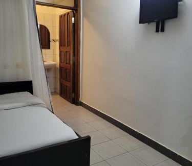 Jinja Casa | Chel and Vade Cottages
