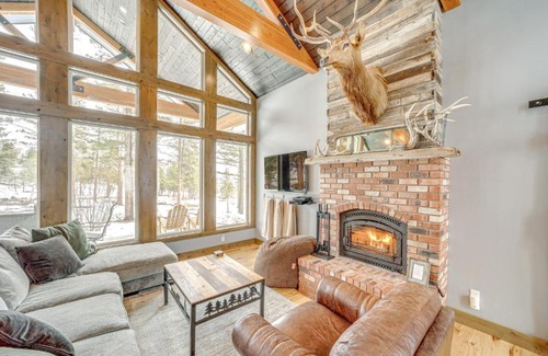 Pateros Casa | Chelan Mountain Retreat Chalet with Fire Pit!