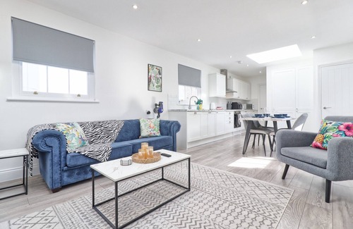 Chelmsford Casa | Chelmsford City Centre Stylish 2 Bedroom Duplex + Parking, Wi-fi & Netflix