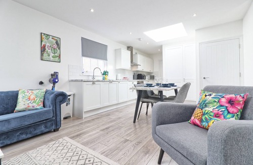 Chelmsford Casa | Chelmsford City Centre Stylish 2 Bedroom Duplex + Parking, Wi-fi & Netflix