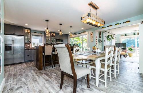 Lyndon Township Casa | Chelsea Lake House, Game Room, & Pontoon-rental