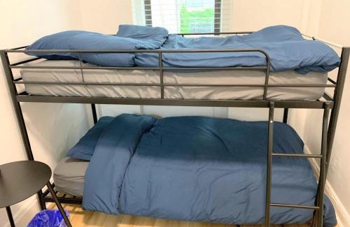 Chelsea Apartamento | Chelsea Studio-Shared Bathroom with Kitchen Twin Bunk Bed