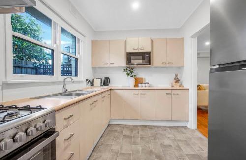 Cheltenham Casa | Cheltenham Charm by Ready Set Stay