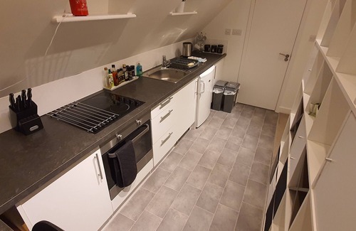 Patchway Apartamento | Cheltenham Studio Apartment with Private Hot Tub