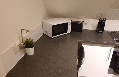 Patchway Apartamento | Cheltenham Studio Apartment with Private Hot Tub