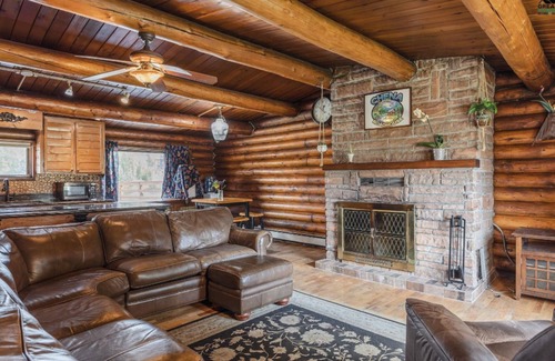 College Cabina | Chena River Roadhouse- River Front -Huge Deck- View Northern Lights & Wildlife