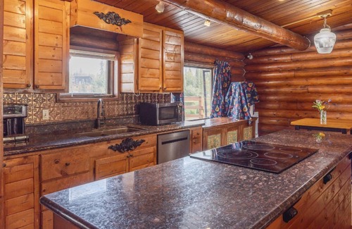 College Cabina | Chena River Roadhouse- River Front -Huge Deck- View Northern Lights & Wildlife