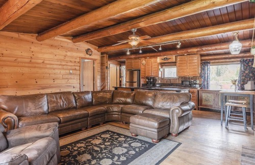 College Cabina | Chena River Roadhouse- River Front -Huge Deck- View Northern Lights & Wildlife
