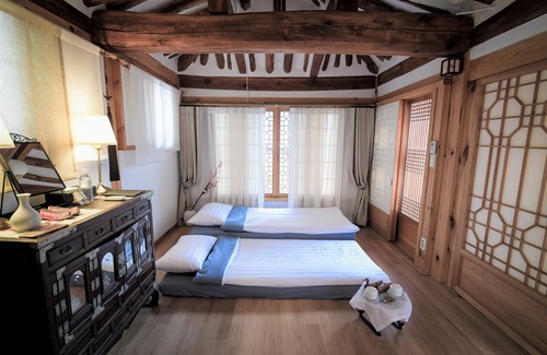 Gahoe-dong Hotel | Cheong Yeon Jae Hanok Guesthouse Seoul