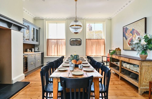 Rye Casa | Chequer - a holiday let that sleeps 14 guests in 7 bedrooms