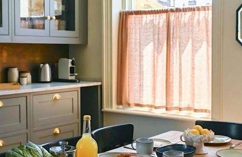 Rye Casa | Chequer - a holiday let that sleeps 14 guests in 7 bedrooms