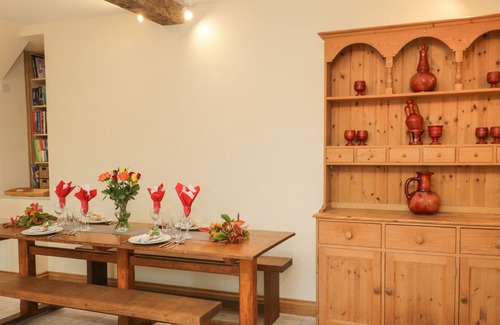 Biddestone Cabaña | CHEQUERS BARN, family friendly, character holiday cottage in Corsham