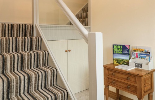 Biddestone Cabaña | CHEQUERS BARN, family friendly, character holiday cottage in Corsham