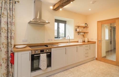 Biddestone Cabaña | CHEQUERS BARN, pet friendly, character holiday cottage in Corsham