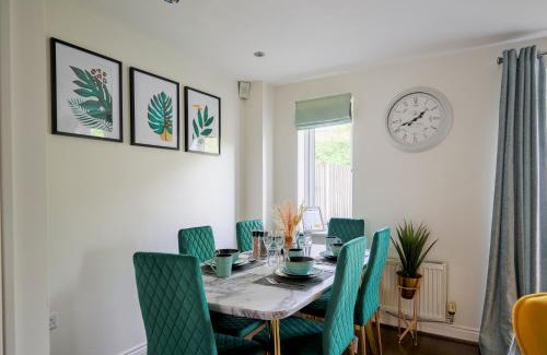 Pinkwell Apartamento | Cherish Stays spacious & amazing 3 Bed House in Hayes & Heathrow