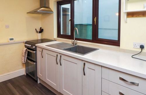 Pembroke Dock Cabaña | CHERITON, pet friendly, character holiday cottage in Pembroke Dock