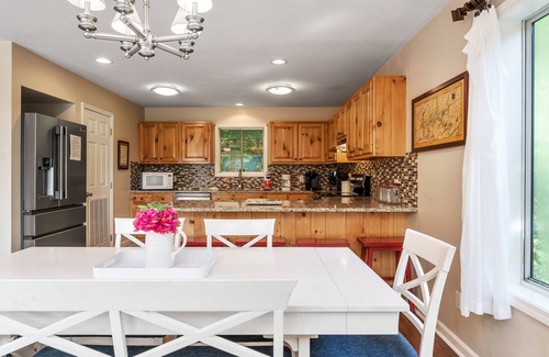 Smithville Chalet De Esquí | Gran acogedor Lago Moderno Ver hogar con todas las comodidades que su familia necesita