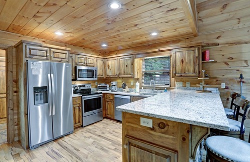 Ridgeline Vistas Cabina | Cherokee Sunsets-Stunning Mtn View Sunsets, Fire Pit, Hot Tub, Starry Nights