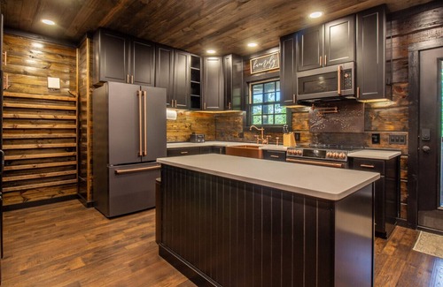 Kingston Casa | Cherry Blossom Cabin