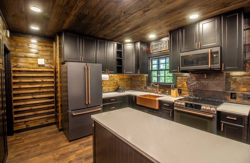 Kingston Casa | Cherry Blossom Cabin