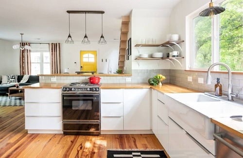 Boulevard Heights Casa | Cherry Cola by Minty Living