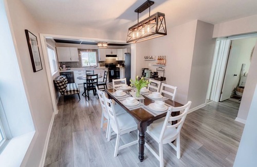 South Haven Casa | Cherry Door Cottage -Enclosed Backyard, Walk Downtown, Hot Tub!