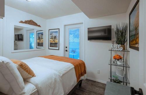Regional District of Nanaimo Casa | Cherry Lane Suite - studio ground suite w garden