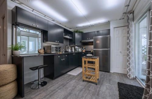 Regional District of Nanaimo Casa | Cherry Lane Suite - studio ground suite w garden