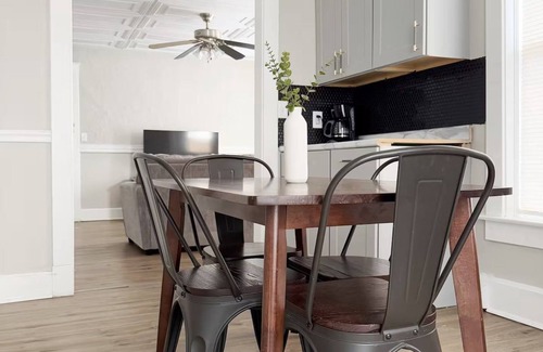 Evansville Apartamento | Cherry Street Retreat A