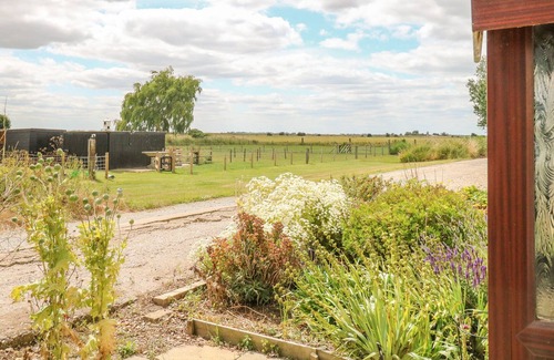 Runham Cabaña | CHERRY TREE COTTAGE, family friendly, with a garden in Filby