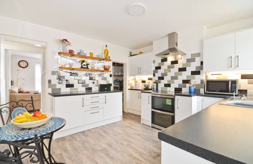 East Cowes Cabaña | Cherry Tree Cottage, Cottage close to amenities