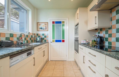 St Davids Cabaña | Cherry Tree House, Holiday Cottage St Davids, Sleeps 5, 3 bedrooms, bathrooms