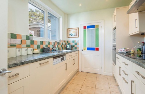 St Davids Cabaña | Cherry Tree House, Holiday Cottage St Davids, Sleeps 5, 3 bedrooms, bathrooms