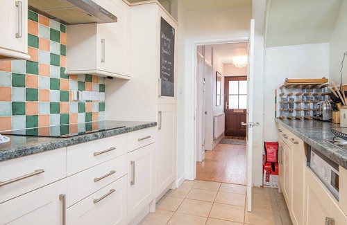 St Davids Cabaña | Cherry Tree House, Holiday Cottage St Davids, Sleeps 5, 3 bedrooms, bathrooms