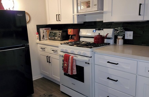 Cherry Valley Cabaña | Cherry Valley Studio Guest Cottage
